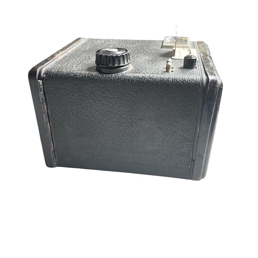 VTG Brownie Six-20 Camera Model D - Picture 11 of 12